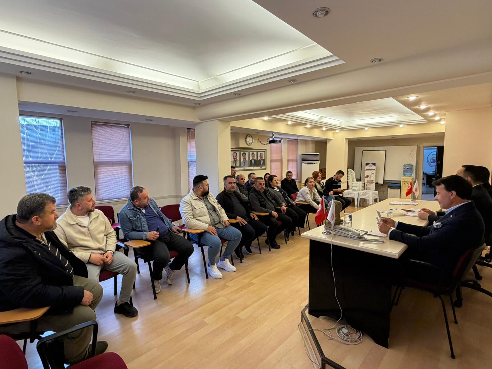 BAŞKAN ÖZDEMİR’DEN ÇİÇEKÇİ ESNAFINA